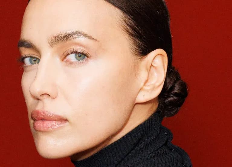 Puder wygładzający: jak zminimalizować widoczność porów i zmarszczek