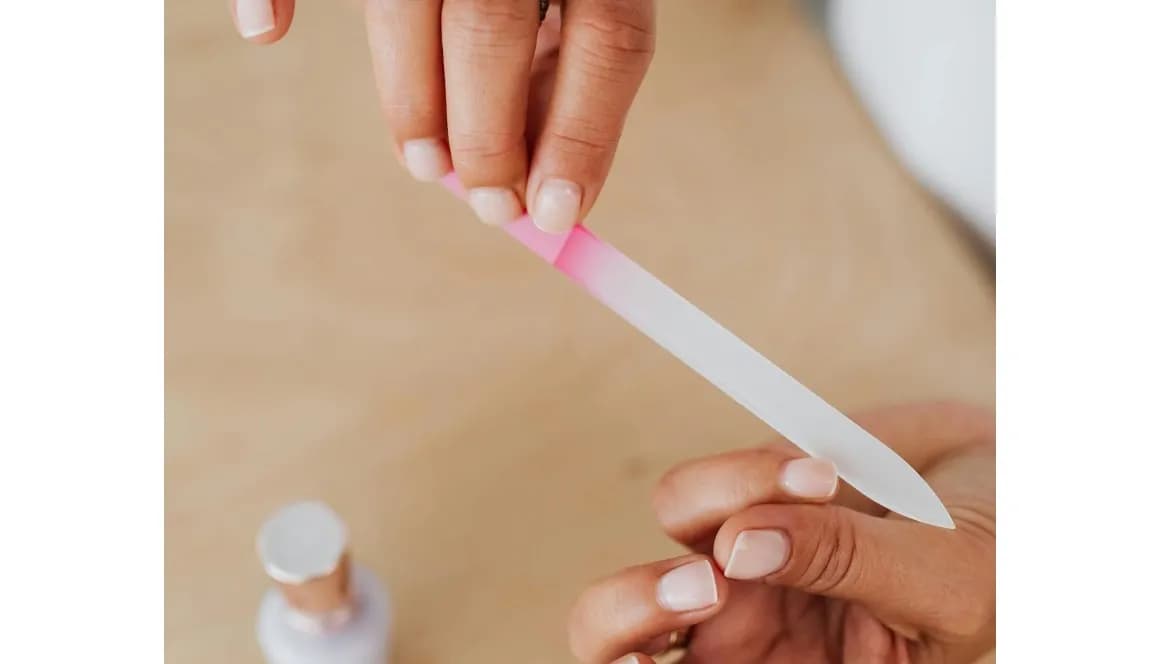 Jak ściągnąć sztuczne paznokcie bez uszkodzenia naturalnych paznokci