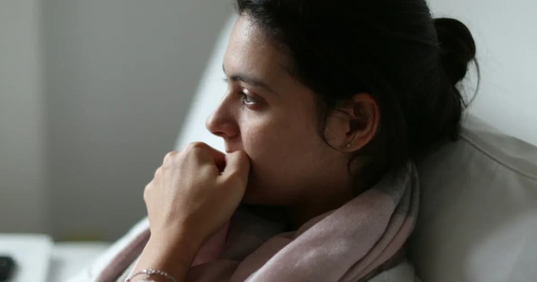 Czy jedzenie paznokci jest szkodliwe? Odkryj niebezpieczeństwa zdrowotne